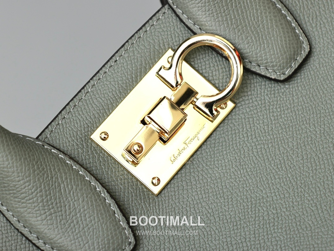 페라가모 스튜디오 카프스킨 간치니 토트 숄더백 Ferragamo Studio Calfskin Gancini Tote Shoulder Bag 211425 28cm 3