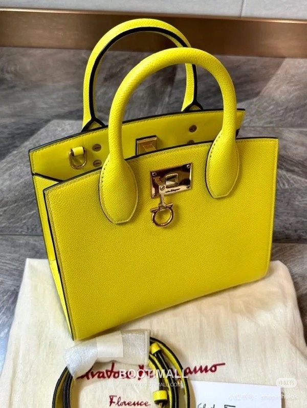 페라가모 스튜디오 카프스킨 간치니 미니 토트 숄더백 Ferragamo Studio Calfskin Gancini Mini Tote Shoulder Bag 211424 22cm 3