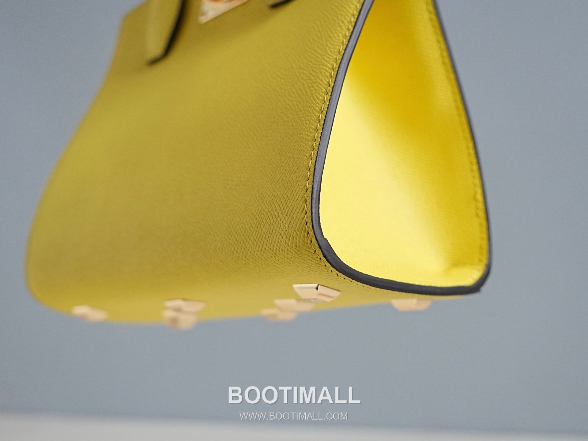 페라가모 스튜디오 카프스킨 간치니 미니 토트 숄더백 Ferragamo Studio Calfskin Gancini Mini Tote Shoulder Bag 211424 22cm 13