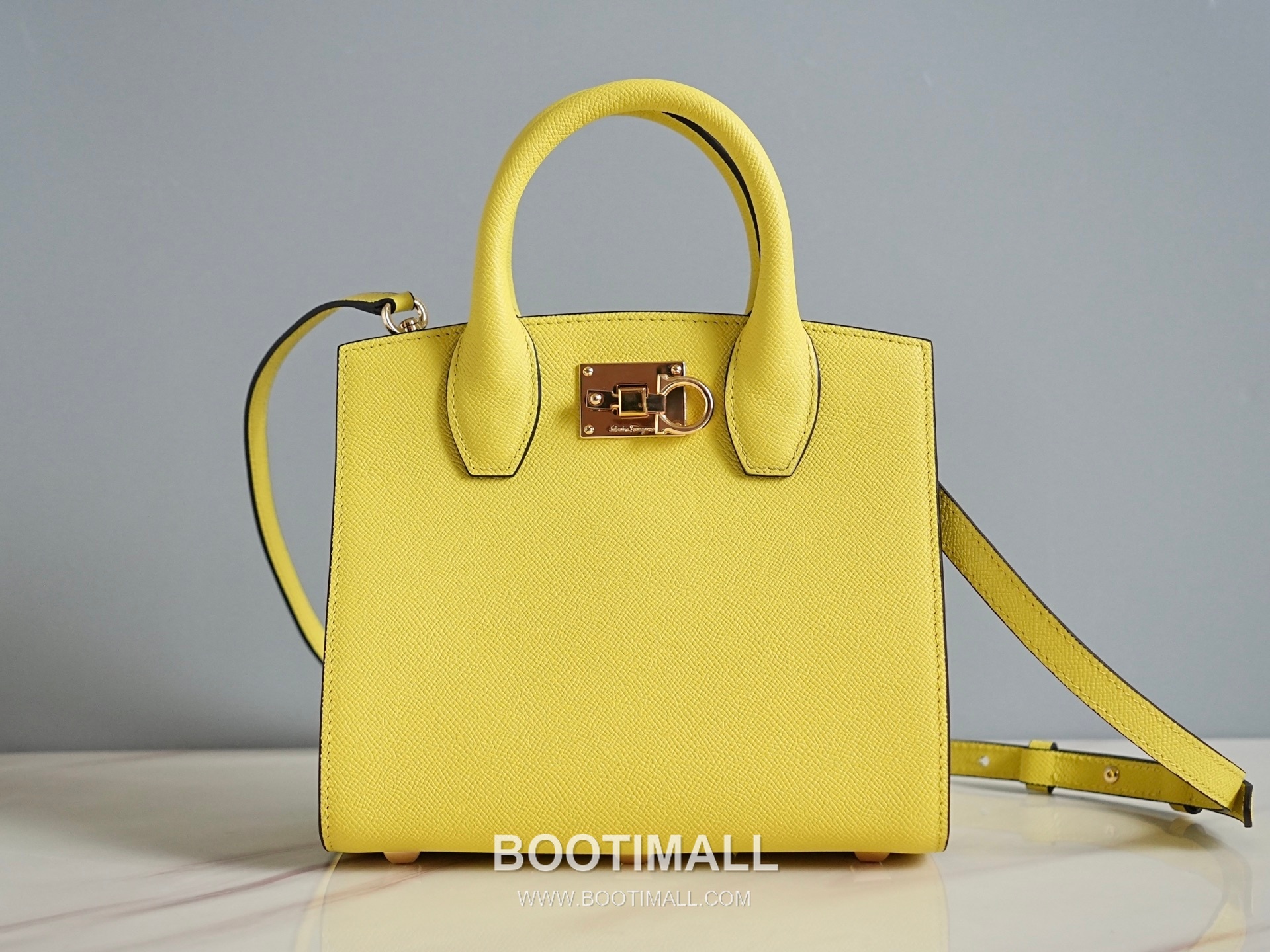 페라가모 스튜디오 카프스킨 간치니 미니 토트 숄더백 Ferragamo Studio Calfskin Gancini Mini Tote Shoulder Bag 211424 22cm 18