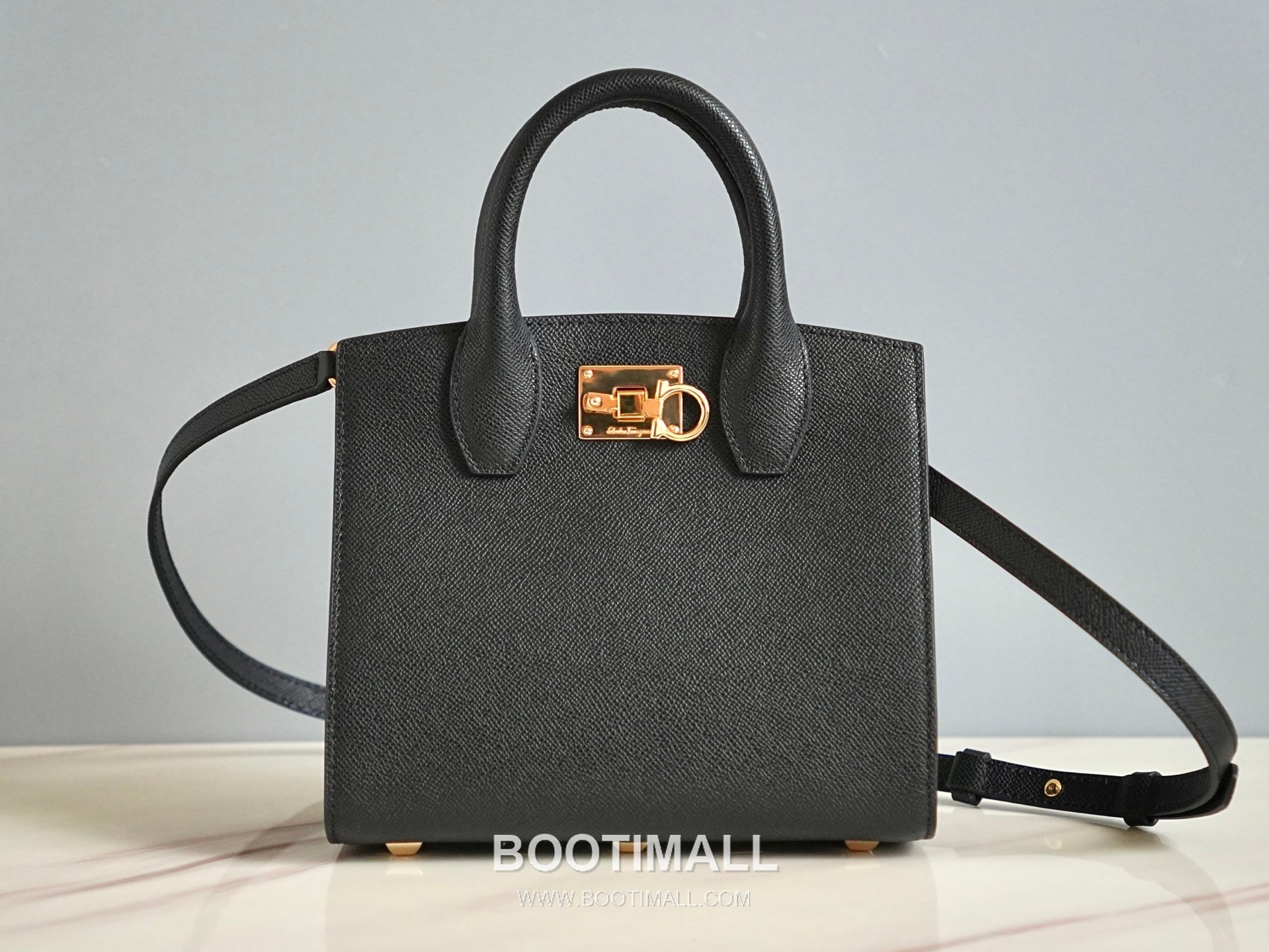 페라가모 스튜디오 카프스킨 간치니 미니 토트 숄더백 Ferragamo Studio Calfskin Gancini Mini Tote Shoulder Bag 211424 22cm 18