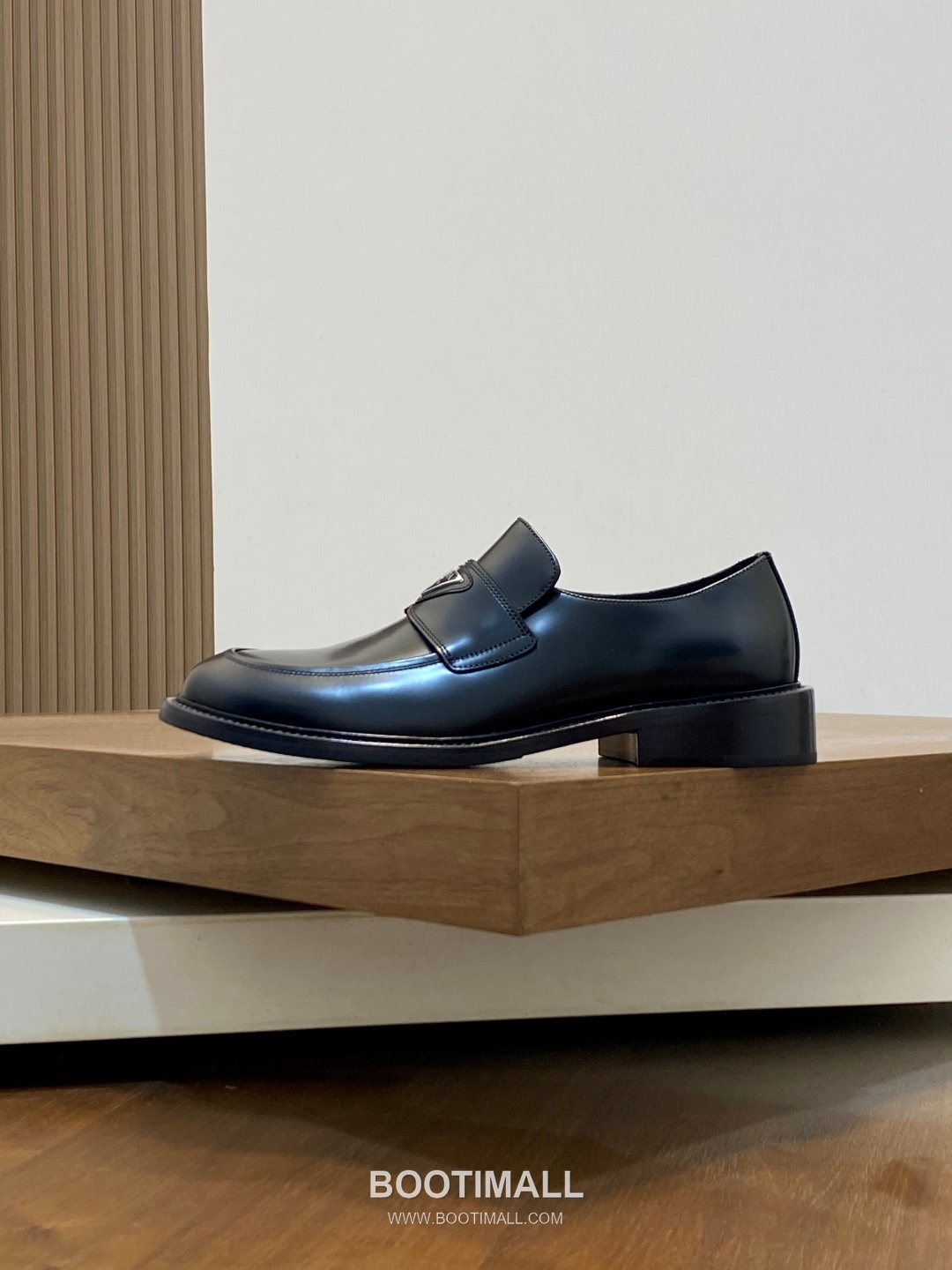 프라다 수입가죽 조각디테일 레이스업 블랙 더비슈즈 Prada Imported Leather Brogue Detail Black Derby Shoes 2