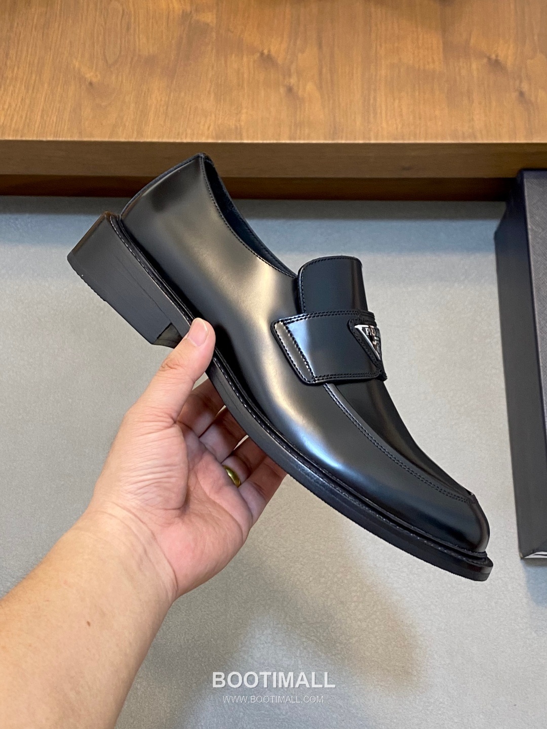 프라다 수입가죽 조각디테일 레이스업 블랙 더비슈즈 Prada Imported Leather Brogue Detail Black Derby Shoes 4