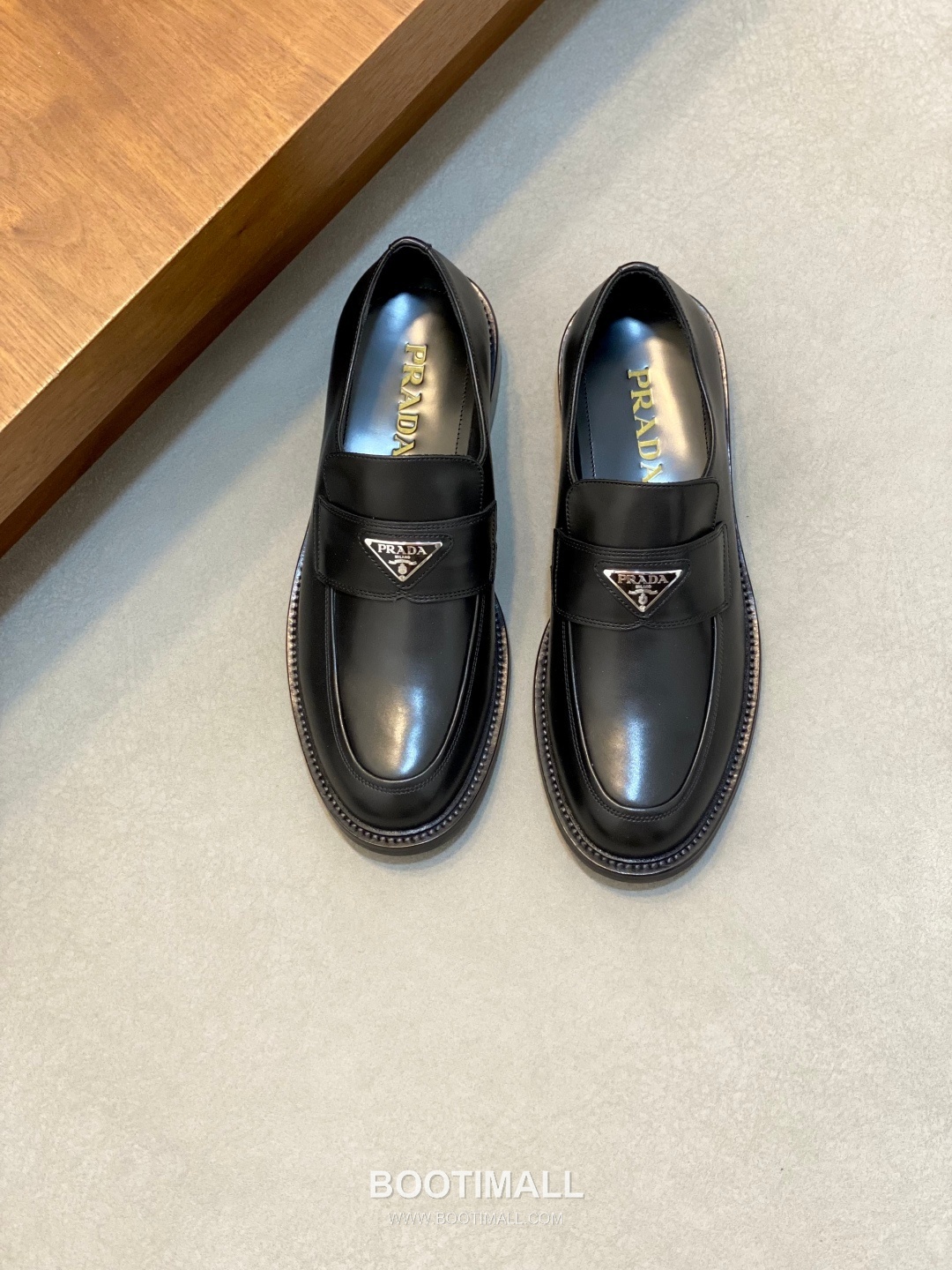 프라다 수입가죽 조각디테일 레이스업 블랙 더비슈즈 Prada Imported Leather Brogue Detail Black Derby Shoes 1
