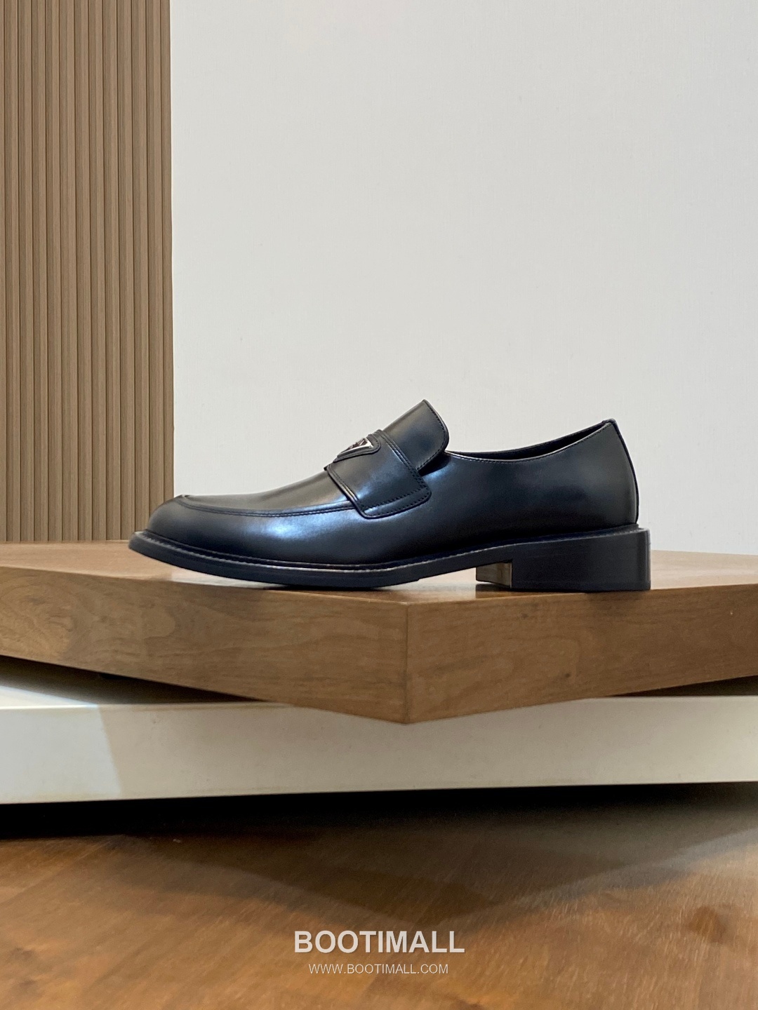 프라다 수입가죽 조각디테일 레이스업 블랙 더비슈즈 Prada Imported Leather Brogue Detail Black Derby Shoes 2