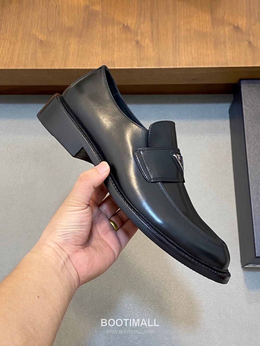 프라다 수입가죽 조각디테일 레이스업 블랙 더비슈즈 Prada Imported Leather Brogue Detail Black Derby Shoes 4