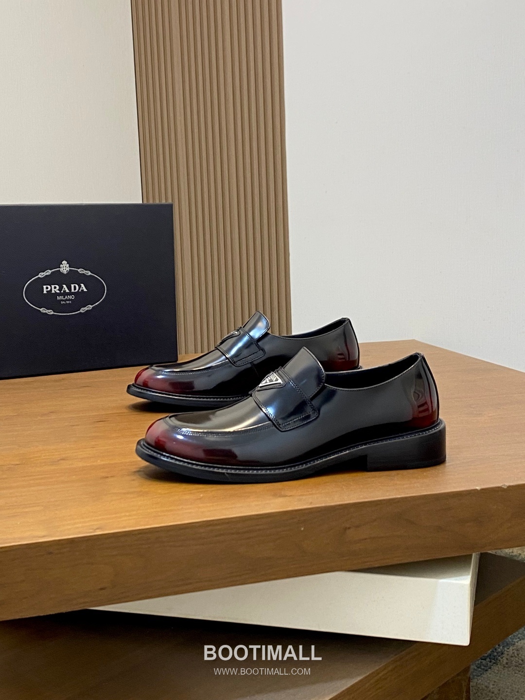 프라다 수입가죽 조각디테일 레이스업 블랙 더비슈즈 Prada Imported Leather Brogue Detail Black Derby Shoes 3