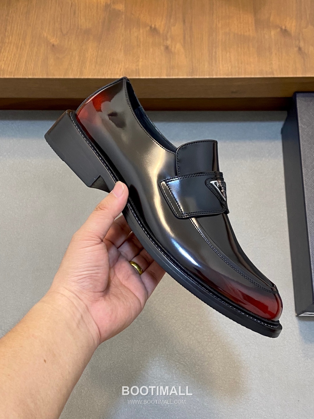 프라다 수입가죽 조각디테일 레이스업 블랙 더비슈즈 Prada Imported Leather Brogue Detail Black Derby Shoes 4