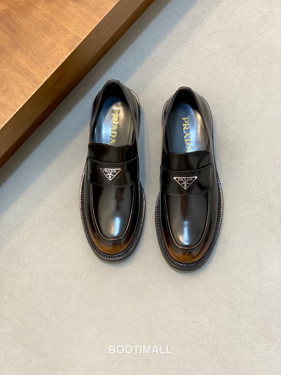 프라다 수입가죽 조각디테일 레이스업 블랙 더비슈즈 Prada Imported Leather Brogue Detail Black Derby Shoes 1