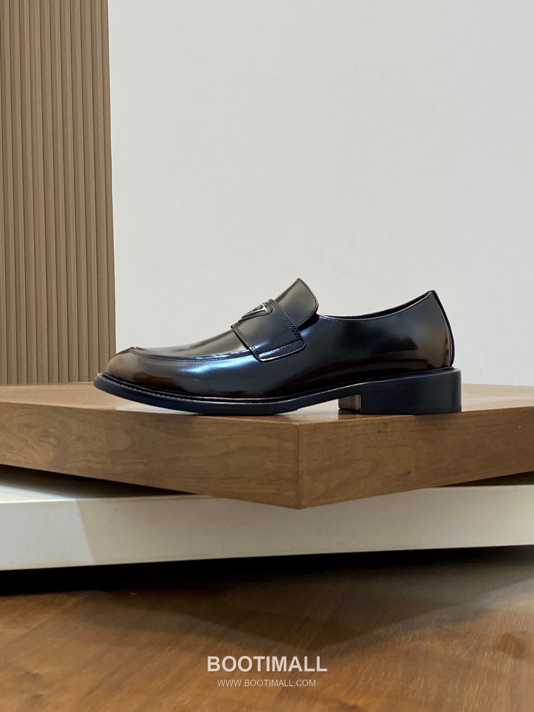 프라다 수입가죽 조각디테일 레이스업 블랙 더비슈즈 Prada Imported Leather Brogue Detail Black Derby Shoes 2