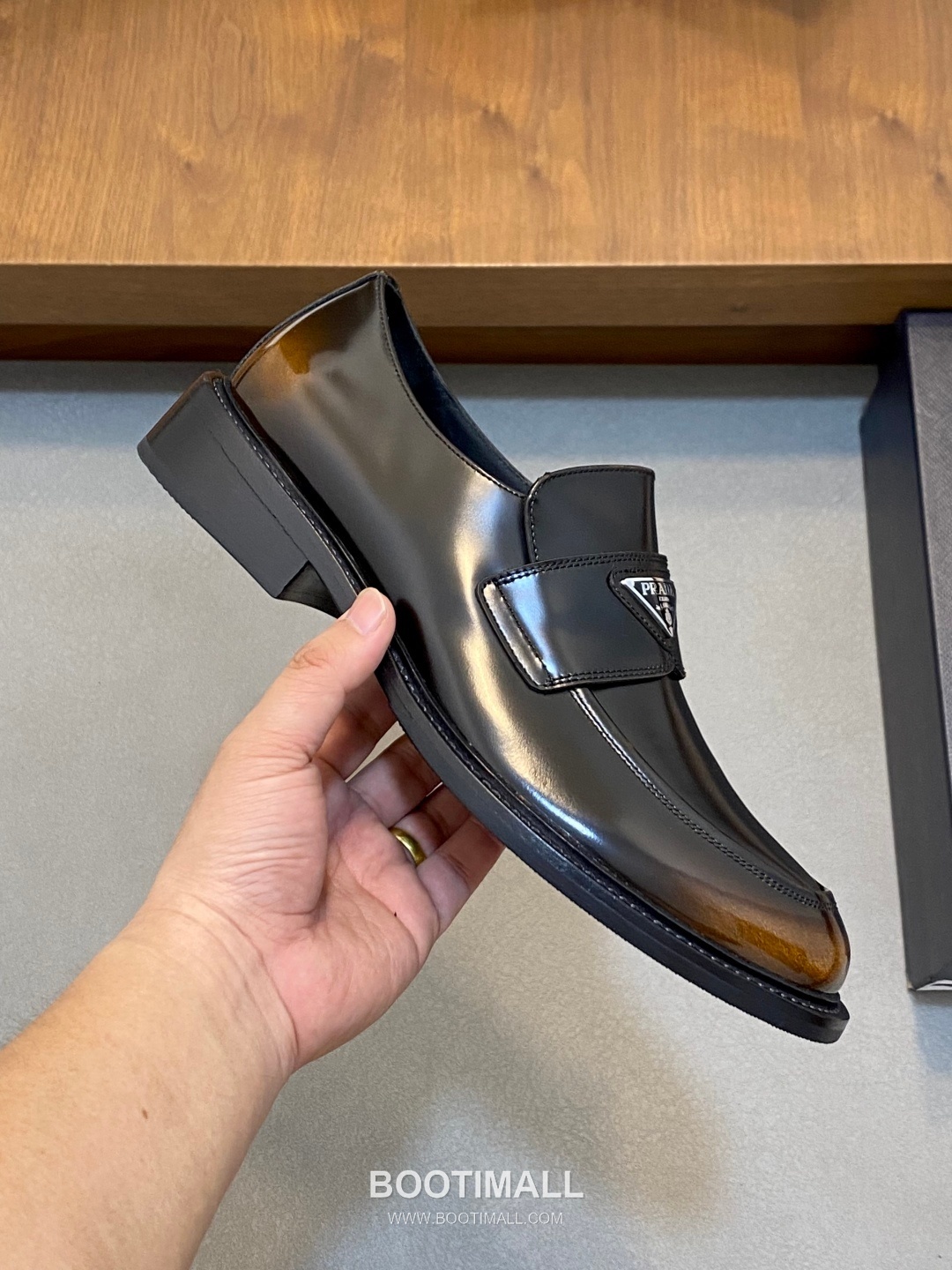 프라다 수입가죽 조각디테일 레이스업 블랙 더비슈즈 Prada Imported Leather Brogue Detail Black Derby Shoes 4