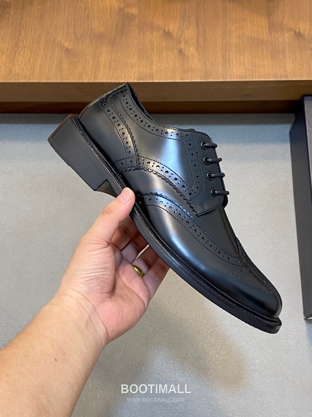 프라다 수입가죽 브로그디테일 레이스업 블랙 더비슈즈 Prada Imported Leather Brogue Detail Black Derby Shoes 4