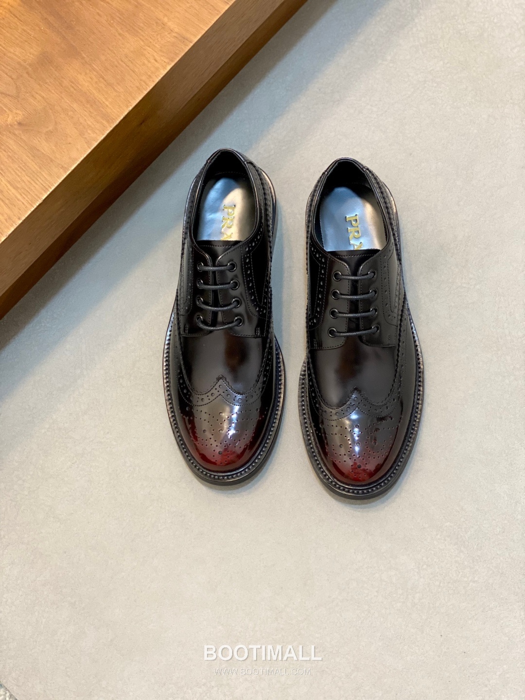 프라다 수입가죽 브로그디테일 레이스업 블랙 더비슈즈 Prada Imported Leather Brogue Detail Black Derby Shoes 1