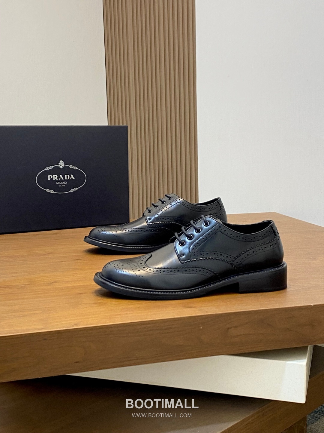 프라다 수입가죽 브로그디테일 레이스업 블랙 더비슈즈 Prada Imported Leather Brogue Detail Black Derby Shoes 3