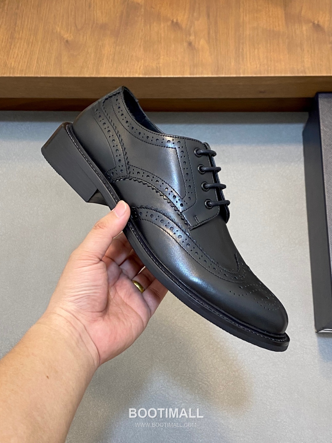 프라다 수입가죽 브로그디테일 레이스업 블랙 더비슈즈 Prada Imported Leather Brogue Detail Black Derby Shoes 4