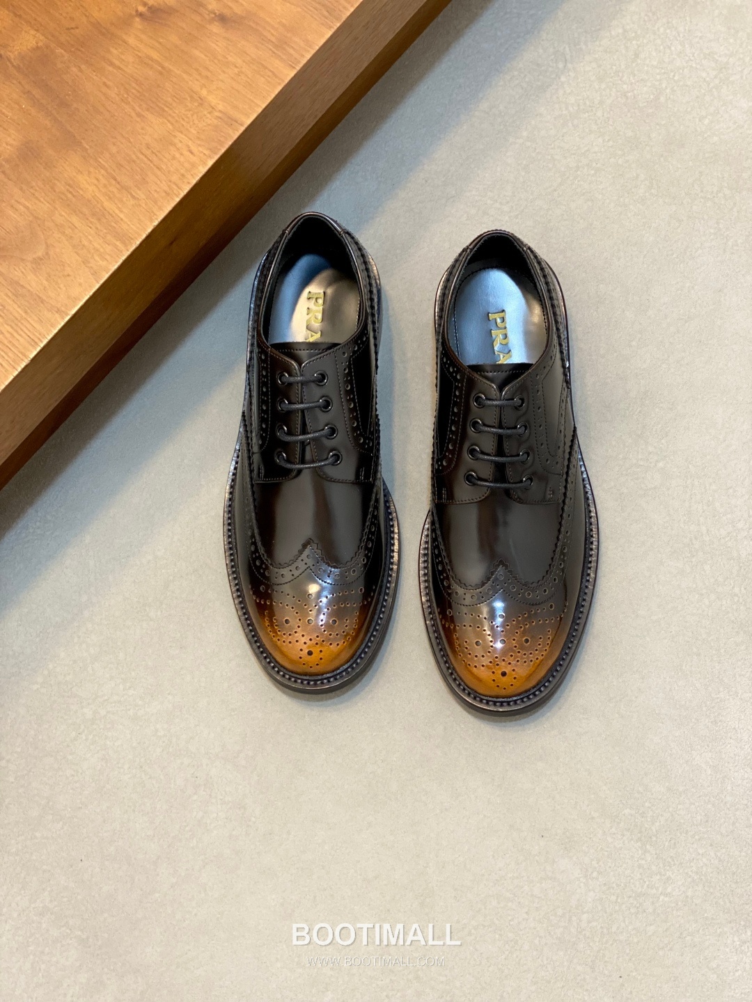 프라다 수입가죽 브로그디테일 레이스업 블랙 더비슈즈 Prada Imported Leather Brogue Detail Black Derby Shoes 1