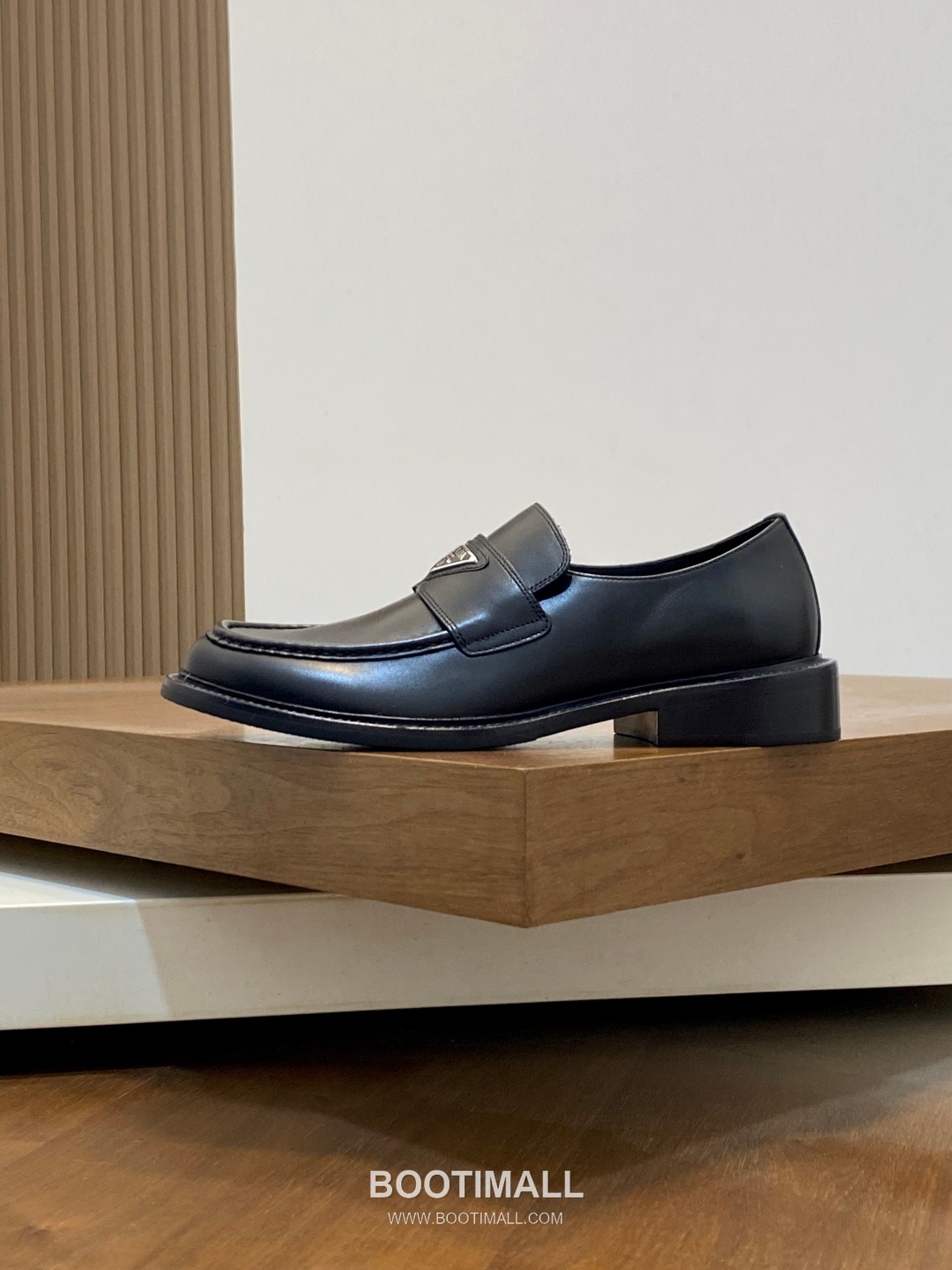 프라다 수입소가죽 브로그디테일 레이스업 블랙 더비슈즈 Prada Imported Calfskin Brogue Detail Lace-up Black Derby Shoes 2