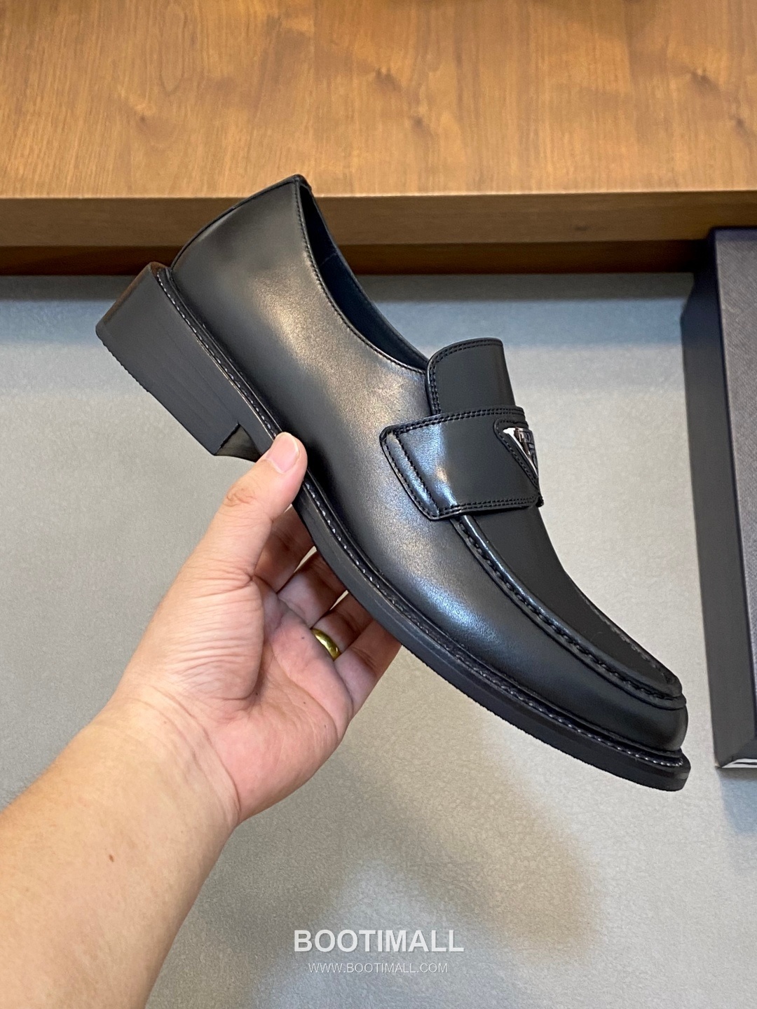 프라다 수입소가죽 브로그디테일 레이스업 블랙 더비슈즈 Prada Imported Calfskin Brogue Detail Lace-up Black Derby Shoes 4