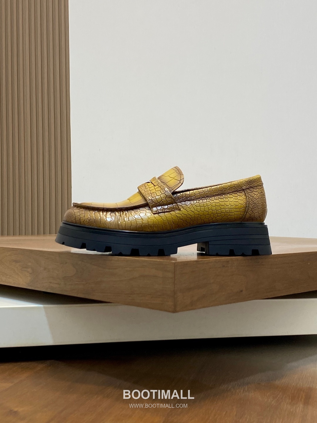 메종마르지엘라 송아지가죽 스테이플디테일 블랙 로퍼 Maison Margiela Calfskin Staple Detail Black Loafers 2