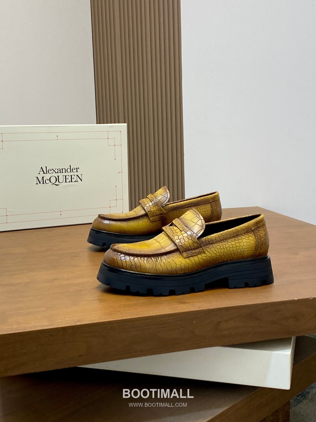 메종마르지엘라 송아지가죽 스테이플디테일 블랙 로퍼 Maison Margiela Calfskin Staple Detail Black Loafers 3