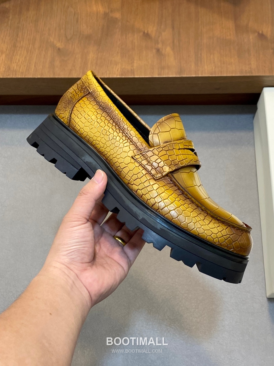 메종마르지엘라 송아지가죽 스테이플디테일 블랙 로퍼 Maison Margiela Calfskin Staple Detail Black Loafers 4