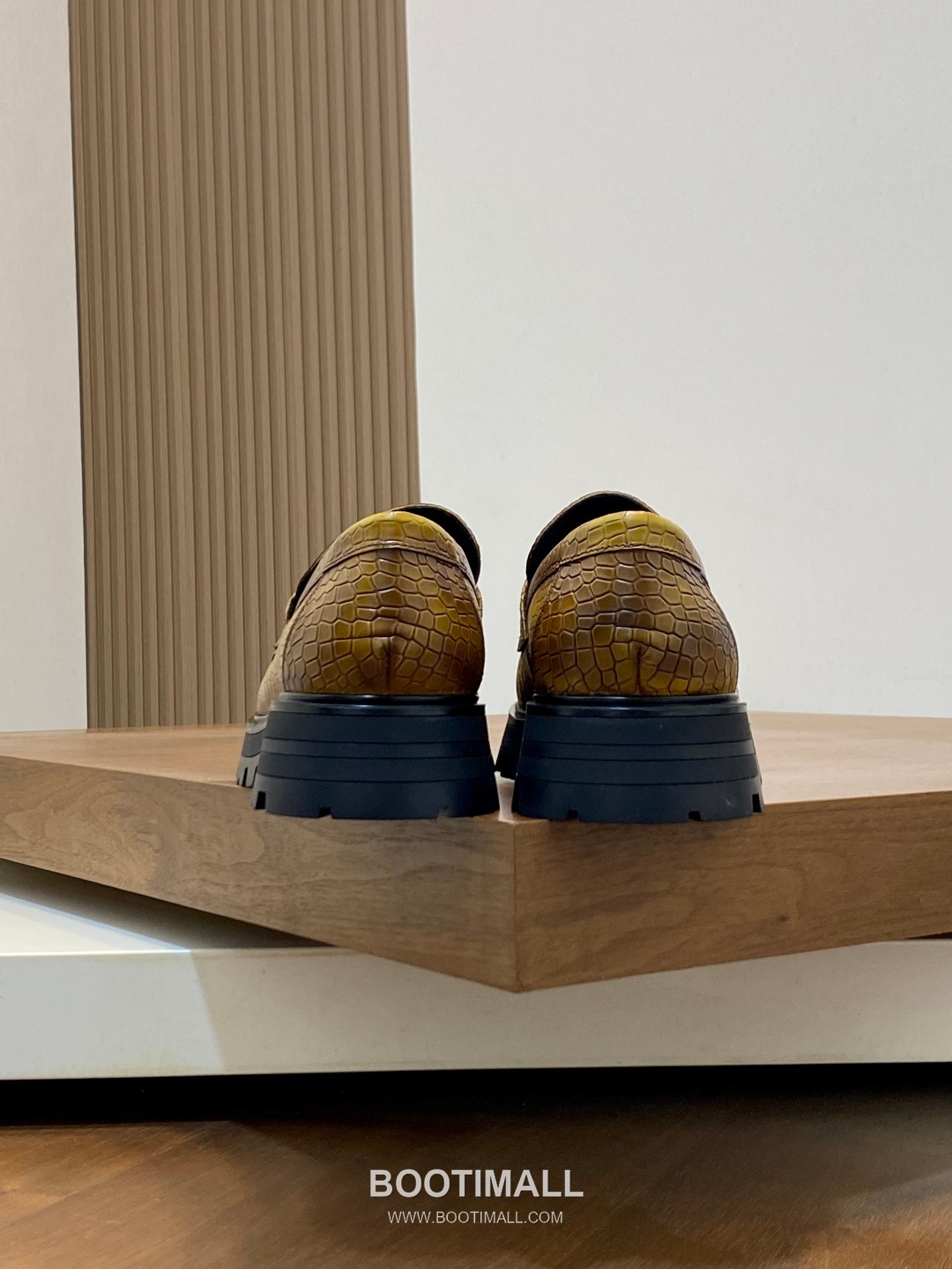 메종마르지엘라 송아지가죽 스테이플디테일 블랙 로퍼 Maison Margiela Calfskin Staple Detail Black Loafers 8