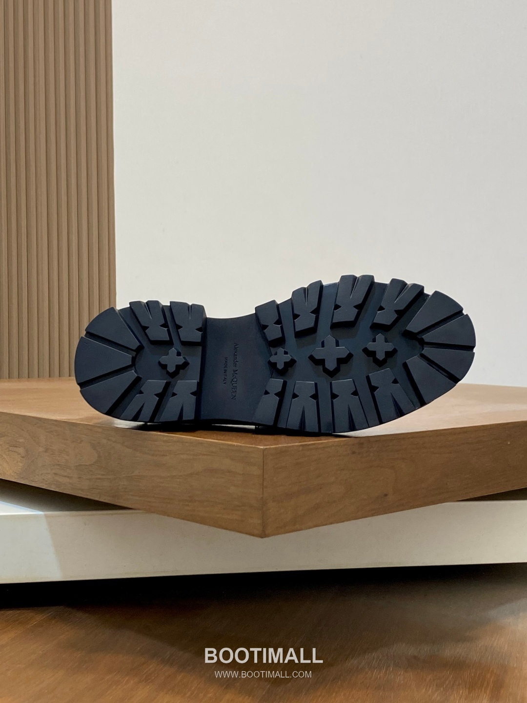 메종마르지엘라 송아지가죽 스테이플디테일 블랙 로퍼 Maison Margiela Calfskin Staple Detail Black Loafers 9