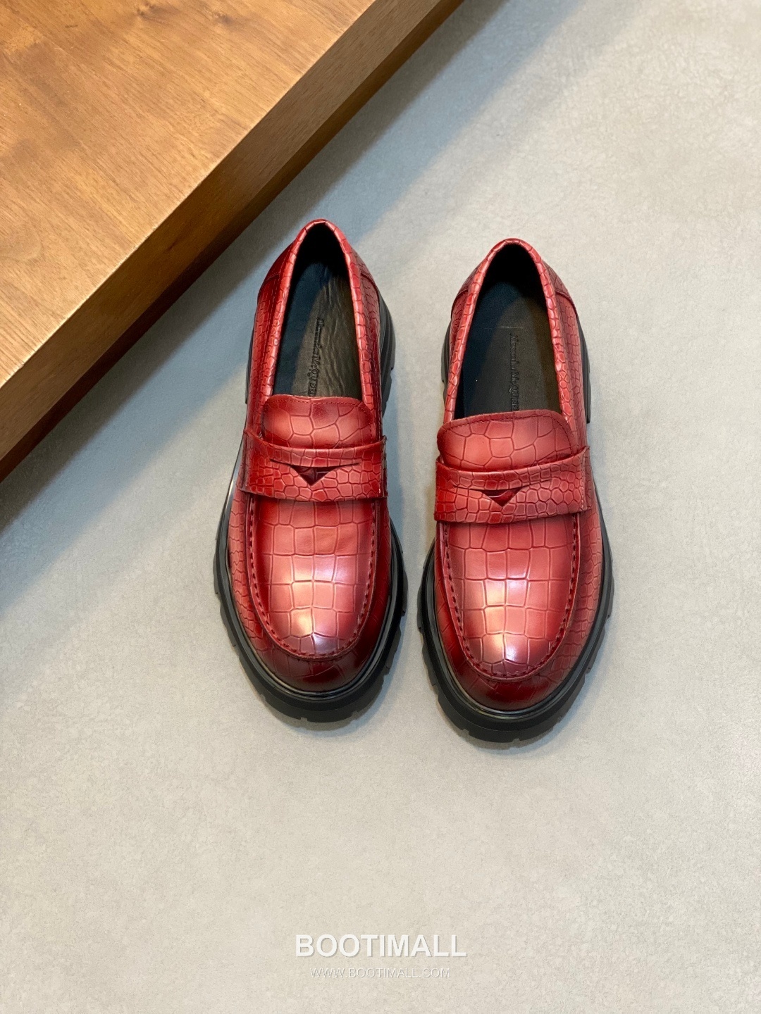 메종마르지엘라 송아지가죽 스테이플디테일 블랙 로퍼 Maison Margiela Calfskin Staple Detail Black Loafers 1