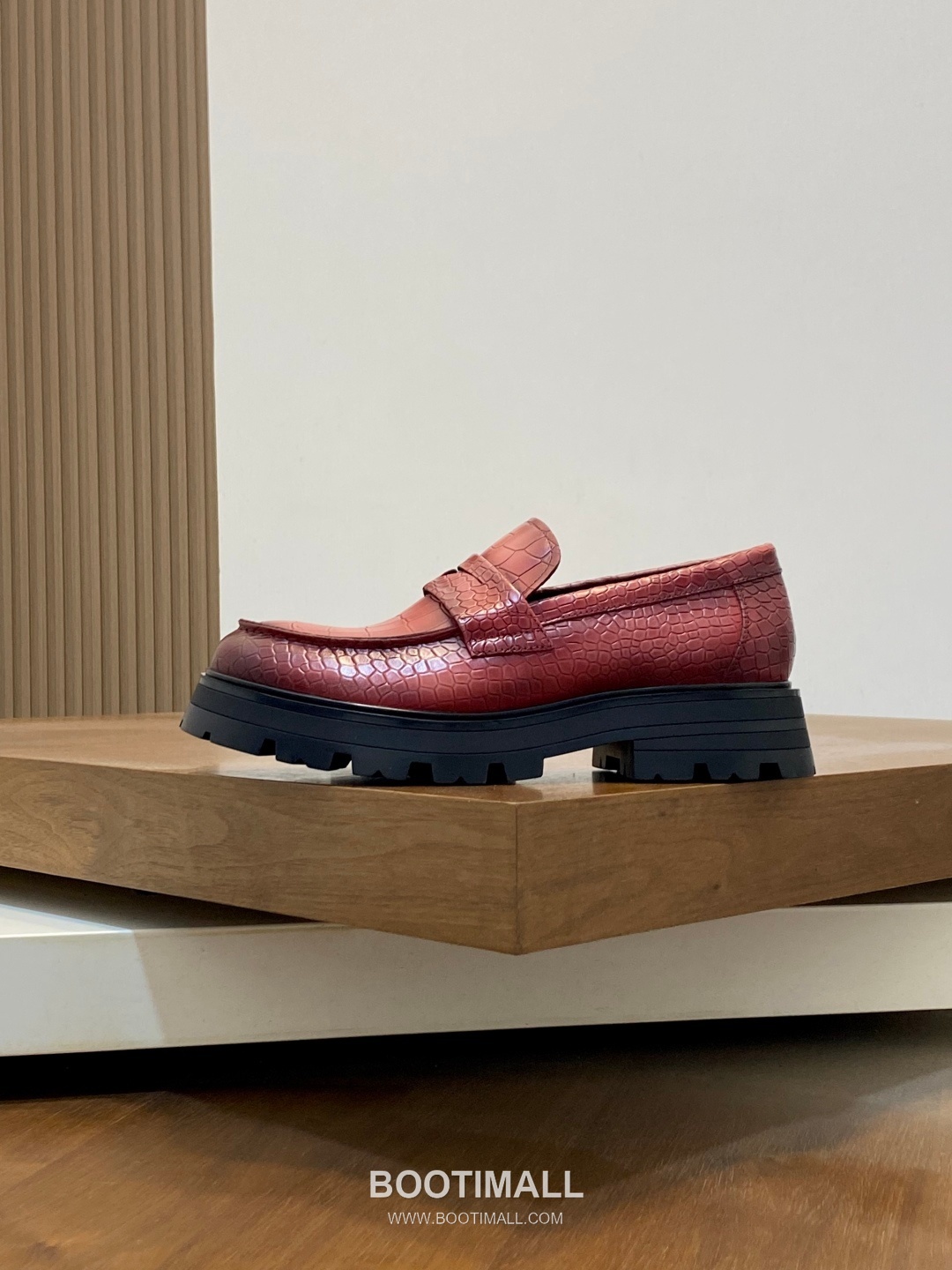 메종마르지엘라 송아지가죽 스테이플디테일 블랙 로퍼 Maison Margiela Calfskin Staple Detail Black Loafers 2