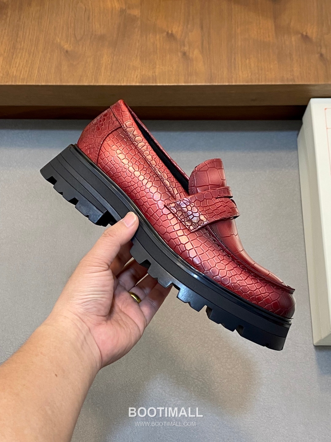 메종마르지엘라 송아지가죽 스테이플디테일 블랙 로퍼 Maison Margiela Calfskin Staple Detail Black Loafers 4