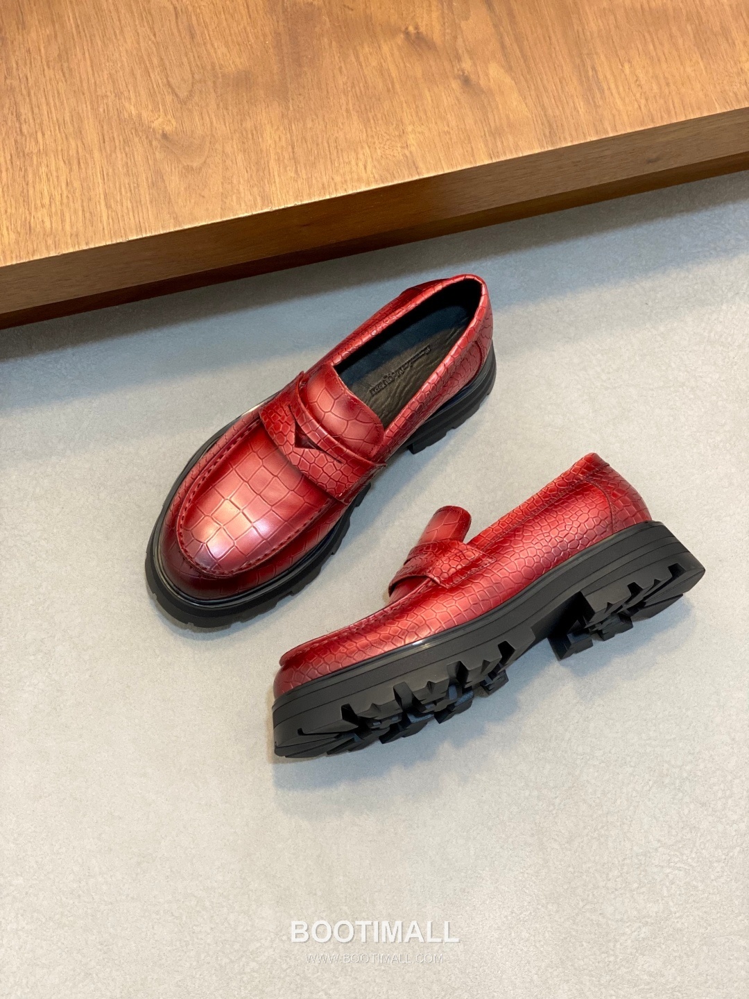 메종마르지엘라 송아지가죽 스테이플디테일 블랙 로퍼 Maison Margiela Calfskin Staple Detail Black Loafers 5