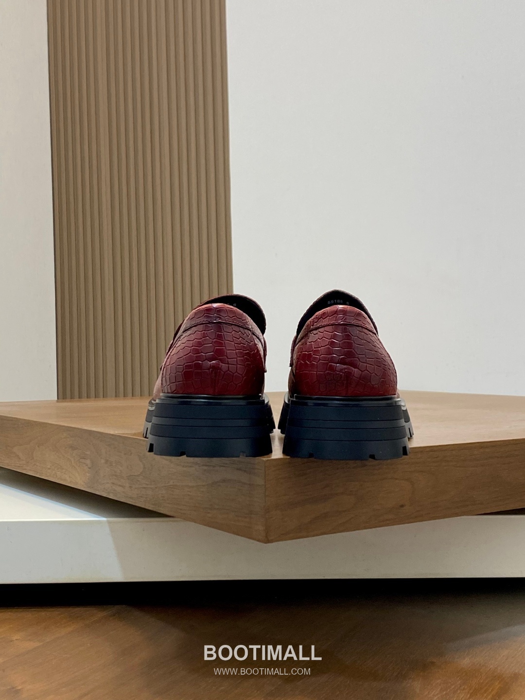 메종마르지엘라 송아지가죽 스테이플디테일 블랙 로퍼 Maison Margiela Calfskin Staple Detail Black Loafers 8