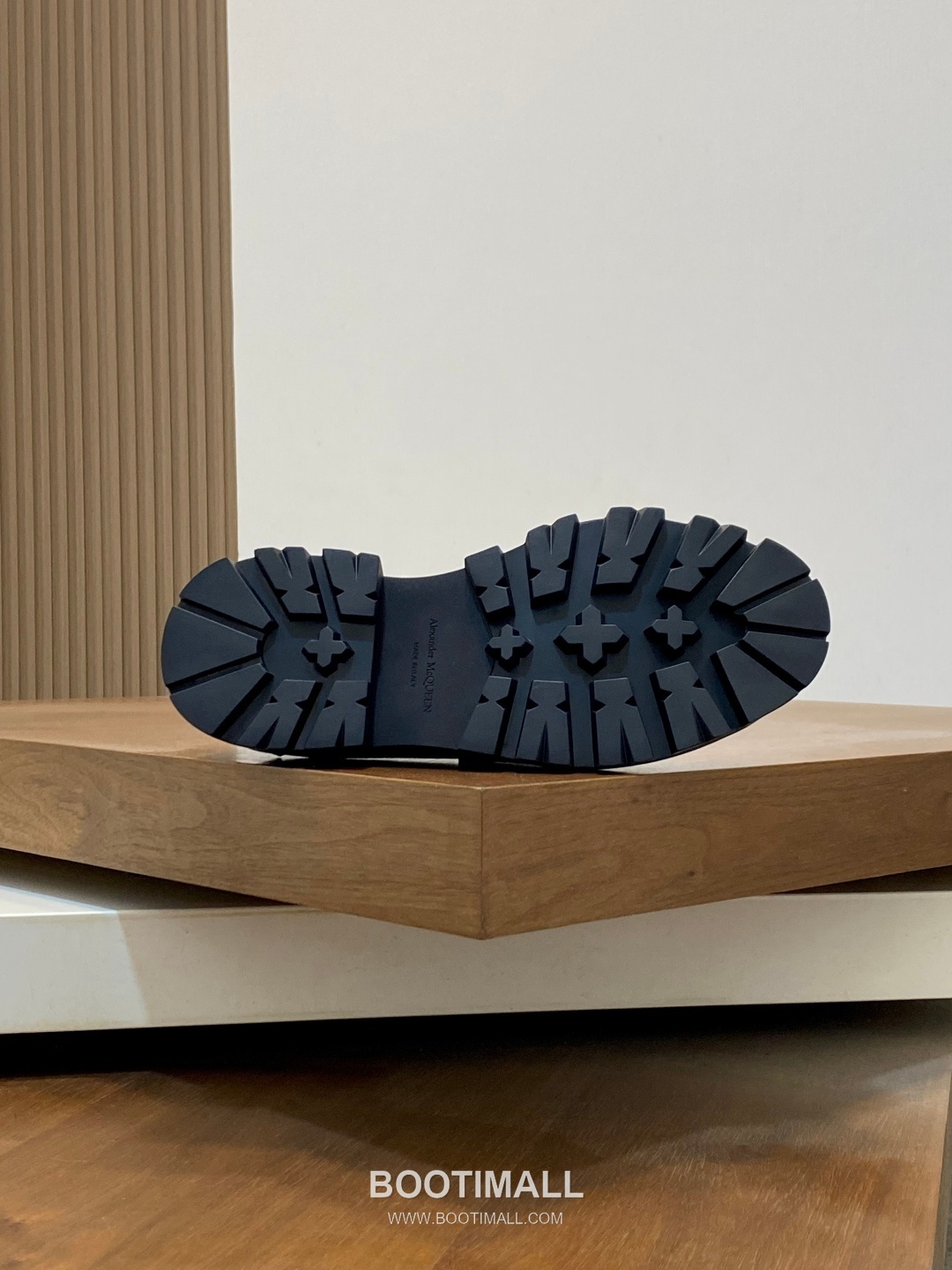 메종마르지엘라 송아지가죽 스테이플디테일 블랙 로퍼 Maison Margiela Calfskin Staple Detail Black Loafers 9