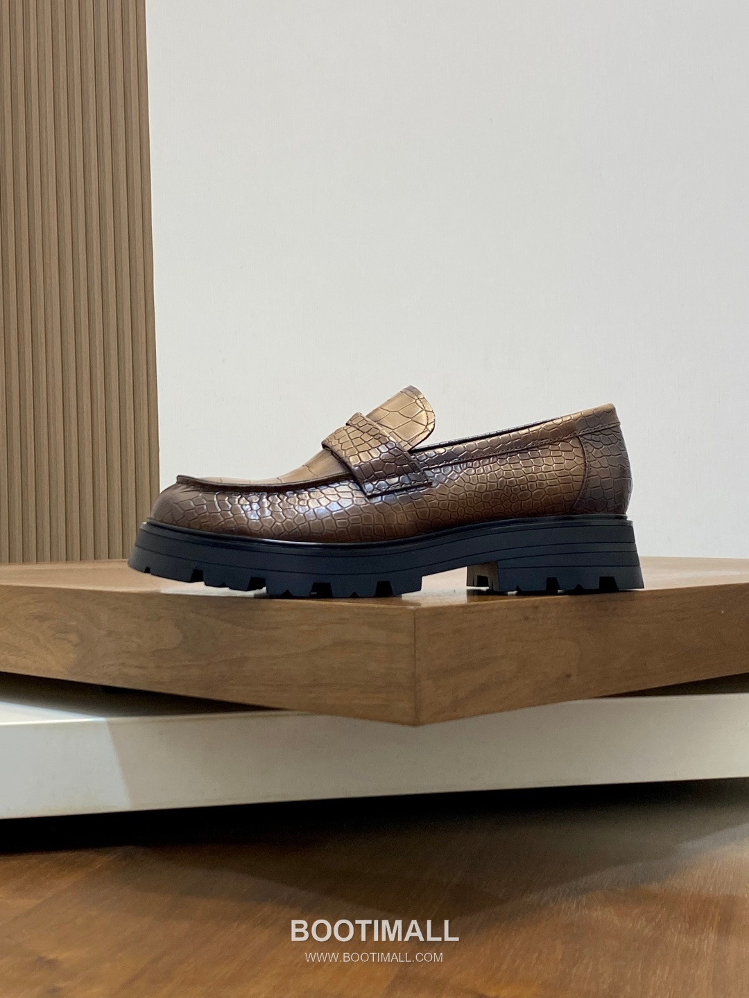 메종마르지엘라 송아지가죽 스테이플디테일 블랙 로퍼 Maison Margiela Calfskin Staple Detail Black Loafers 2