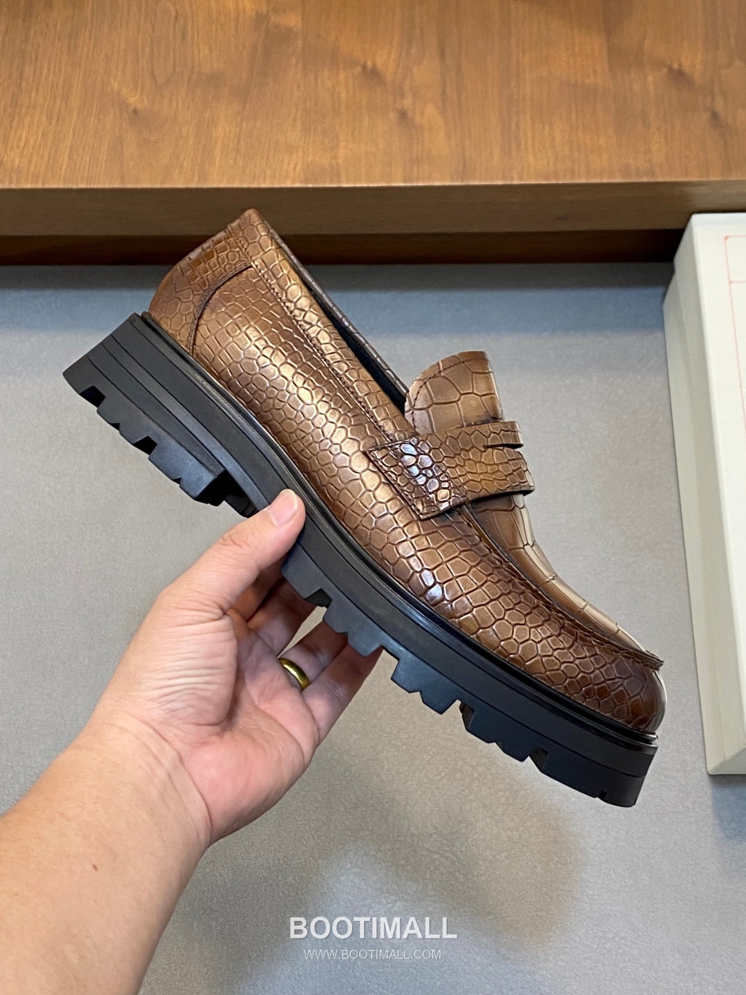 메종마르지엘라 송아지가죽 스테이플디테일 블랙 로퍼 Maison Margiela Calfskin Staple Detail Black Loafers 4