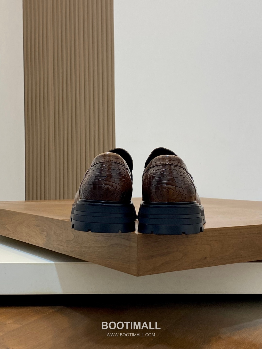 메종마르지엘라 송아지가죽 스테이플디테일 블랙 로퍼 Maison Margiela Calfskin Staple Detail Black Loafers 8