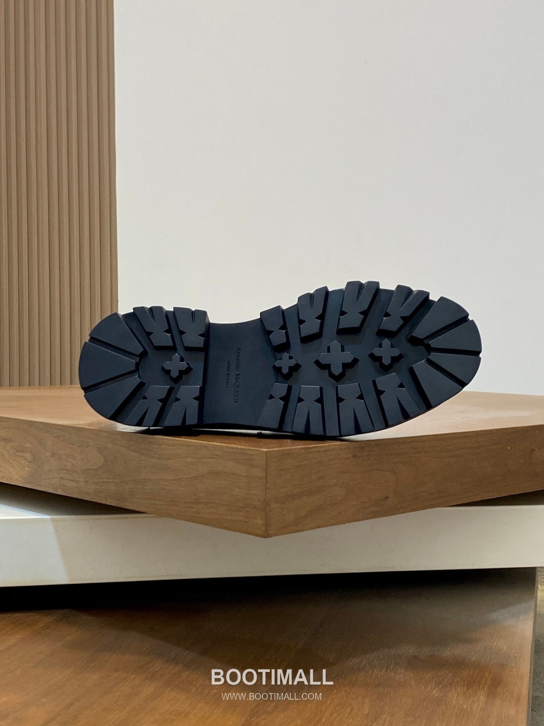 메종마르지엘라 송아지가죽 스테이플디테일 블랙 로퍼 Maison Margiela Calfskin Staple Detail Black Loafers 9