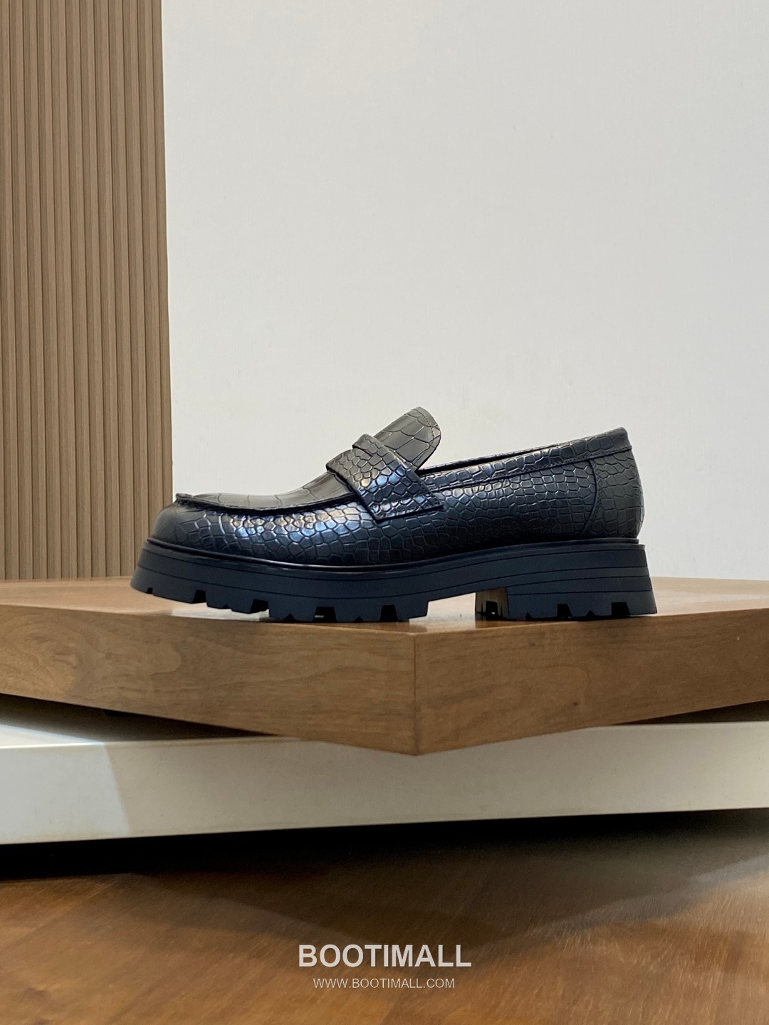 메종마르지엘라 송아지가죽 스테이플디테일 블랙 로퍼 Maison Margiela Calfskin Staple Detail Black Loafers 2