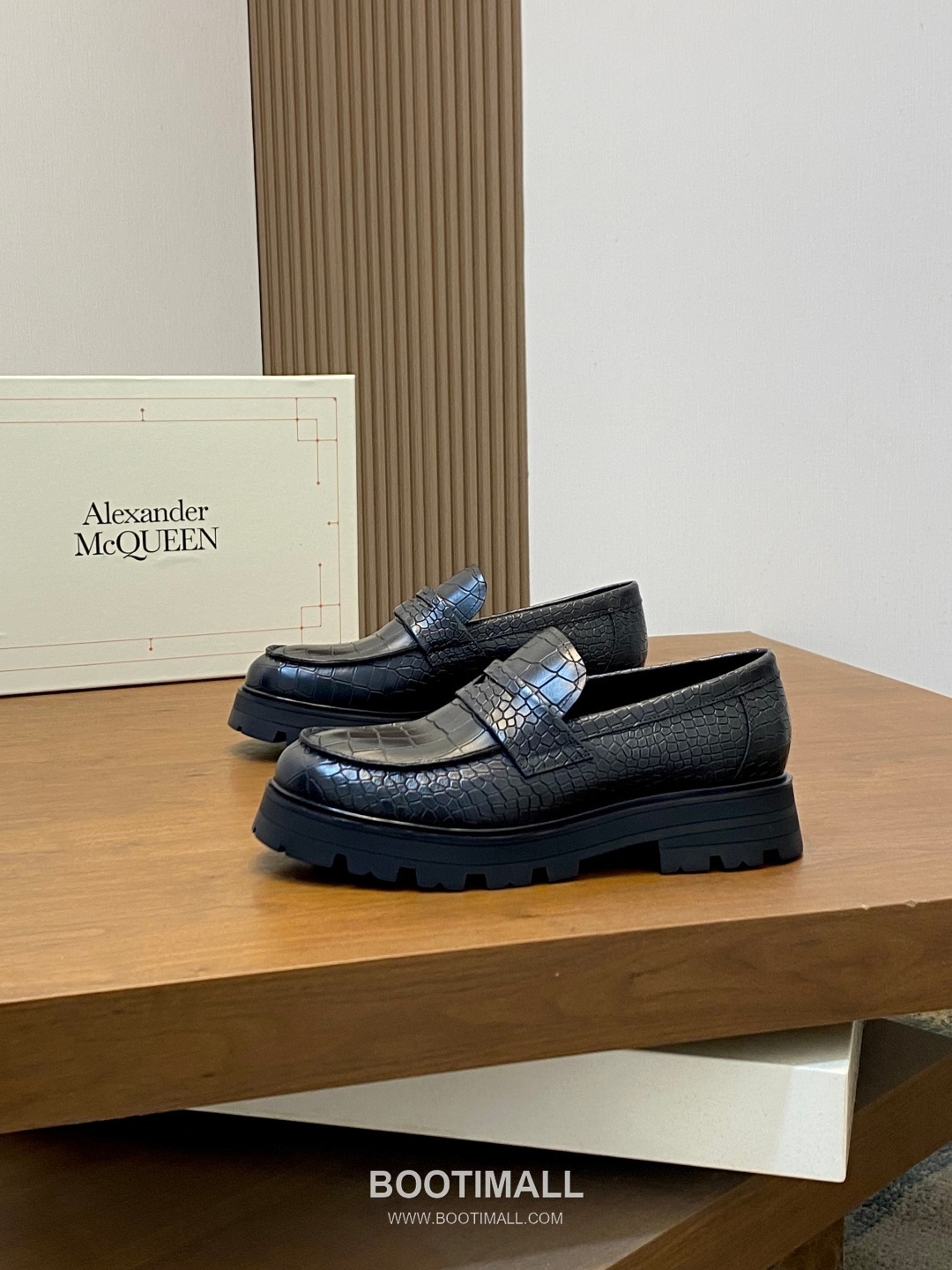 메종마르지엘라 송아지가죽 스테이플디테일 블랙 로퍼 Maison Margiela Calfskin Staple Detail Black Loafers 3