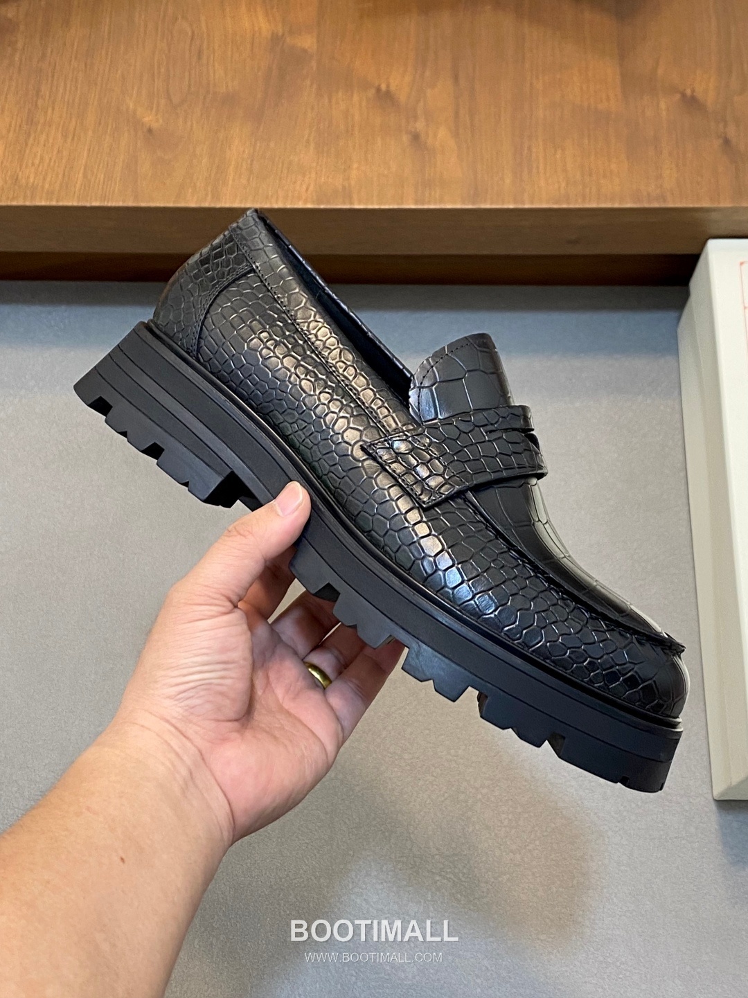 메종마르지엘라 송아지가죽 스테이플디테일 블랙 로퍼 Maison Margiela Calfskin Staple Detail Black Loafers 4