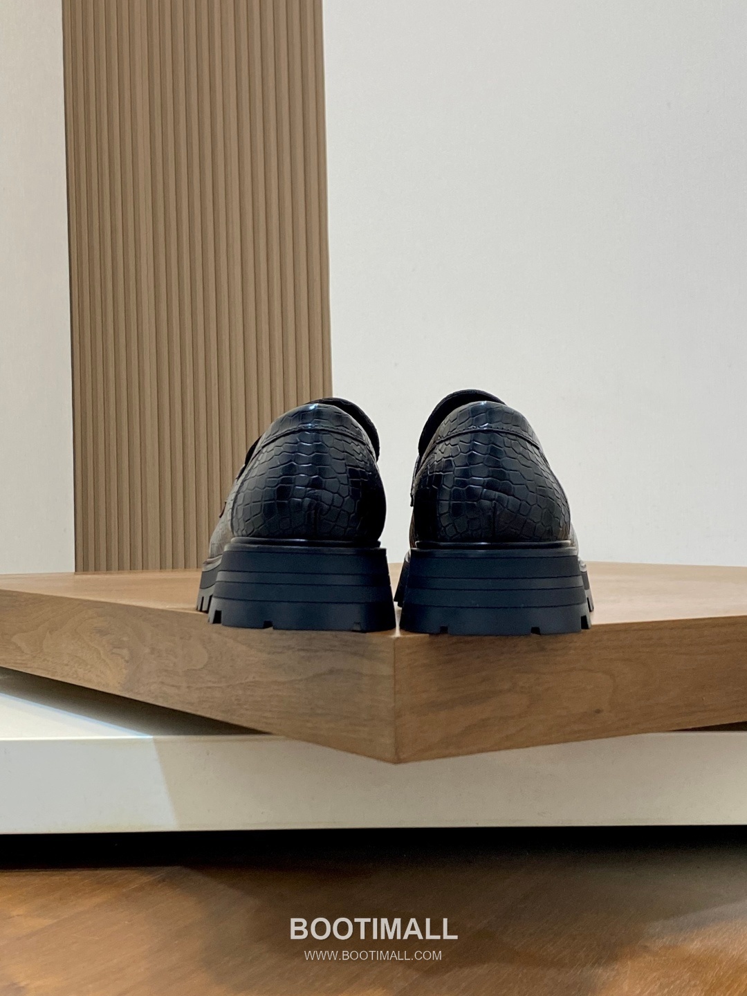 메종마르지엘라 송아지가죽 스테이플디테일 블랙 로퍼 Maison Margiela Calfskin Staple Detail Black Loafers 8