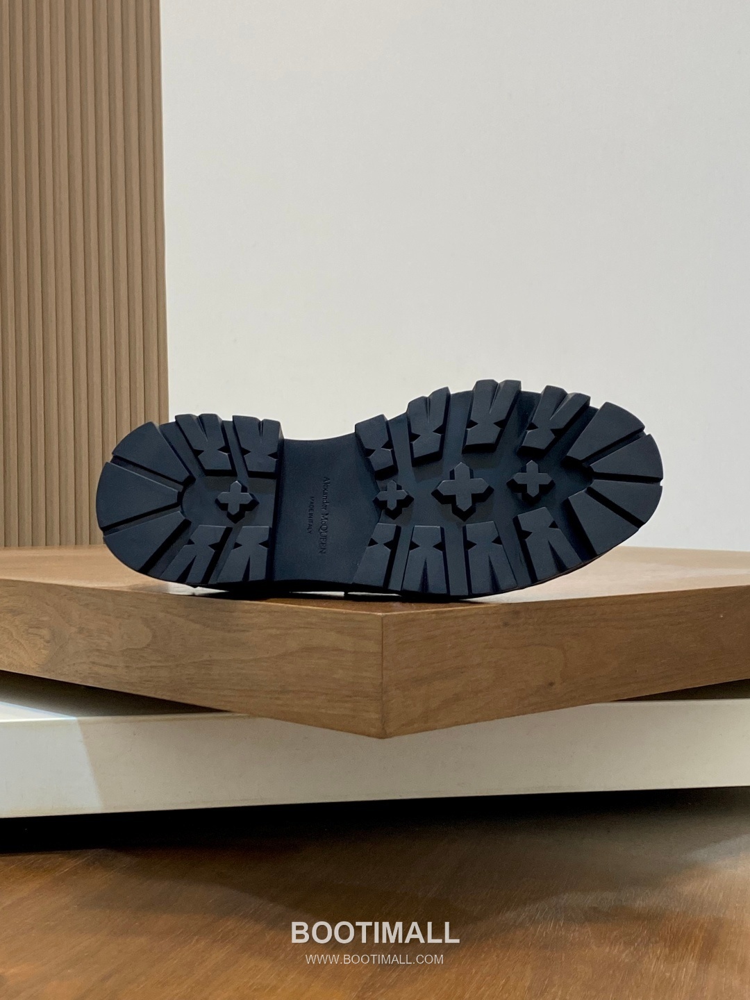 메종마르지엘라 송아지가죽 스테이플디테일 블랙 로퍼 Maison Margiela Calfskin Staple Detail Black Loafers 9