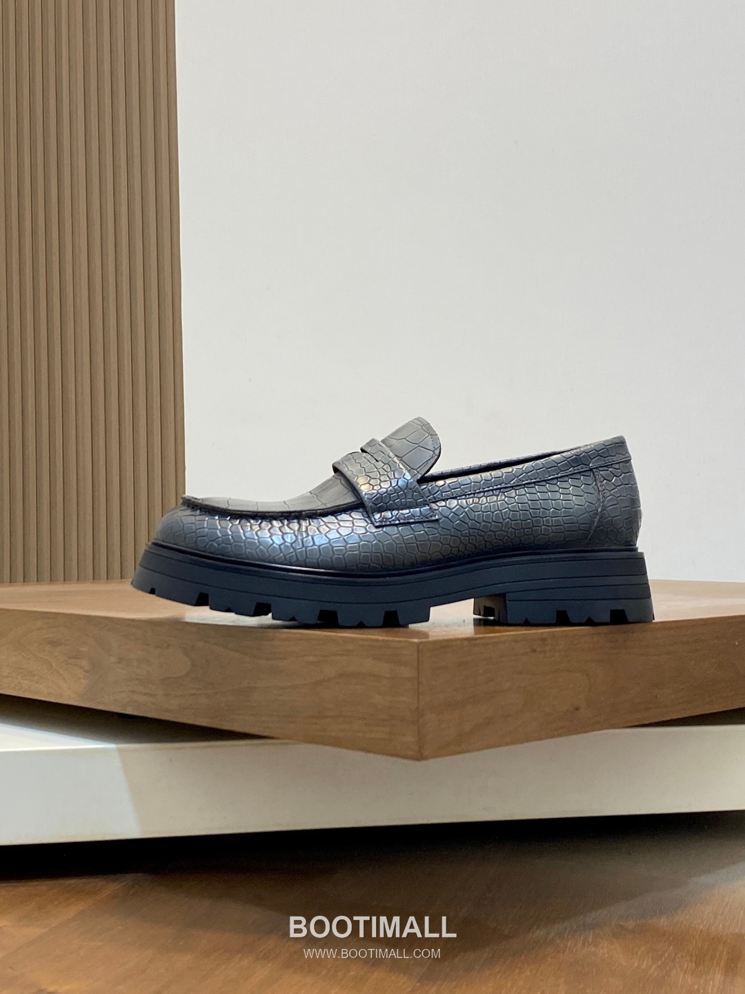 메종마르지엘라 송아지가죽 스테이플디테일 블랙 로퍼 Maison Margiela Calfskin Staple Detail Black Loafers 2