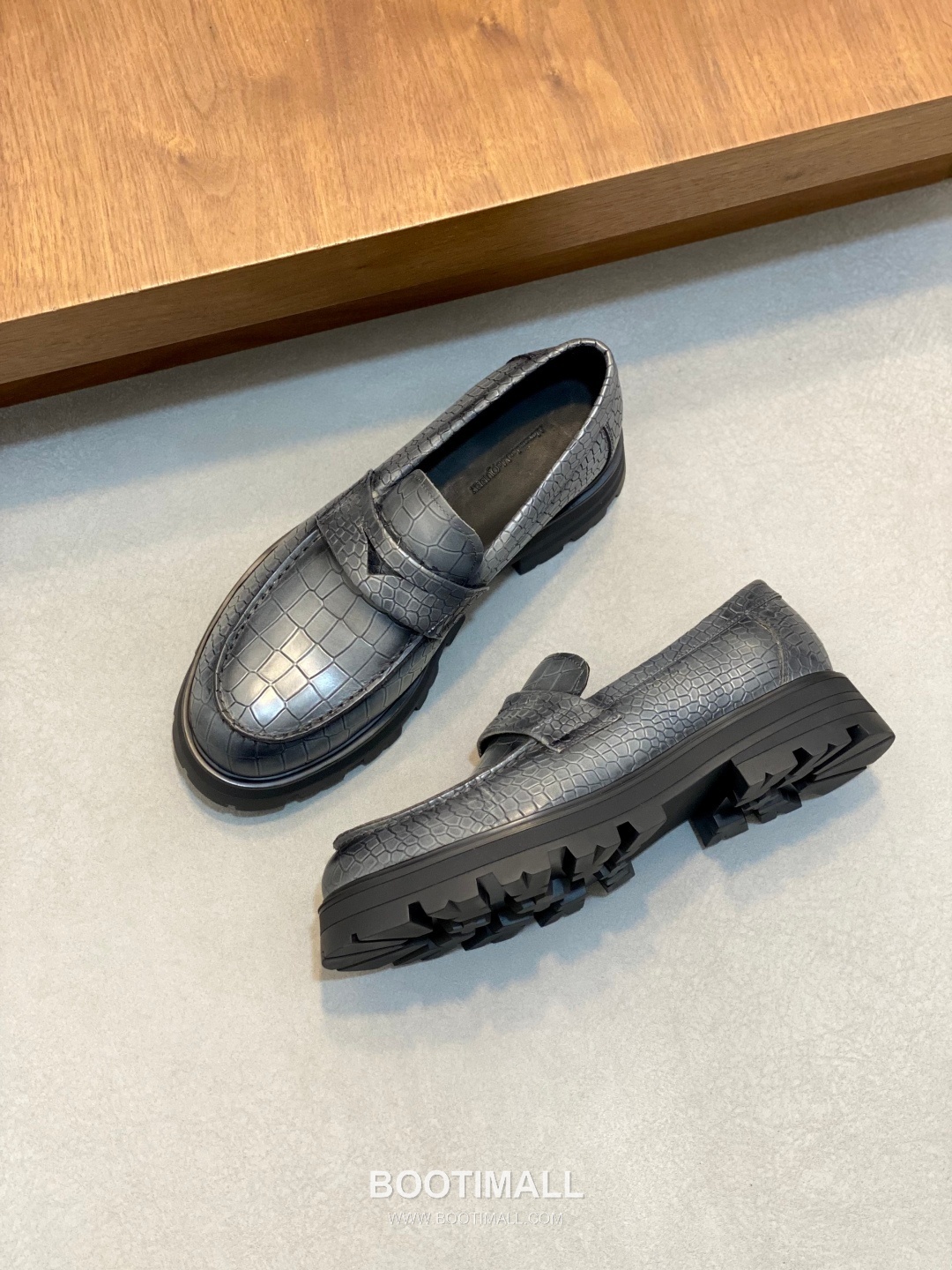 메종마르지엘라 송아지가죽 스테이플디테일 블랙 로퍼 Maison Margiela Calfskin Staple Detail Black Loafers 5