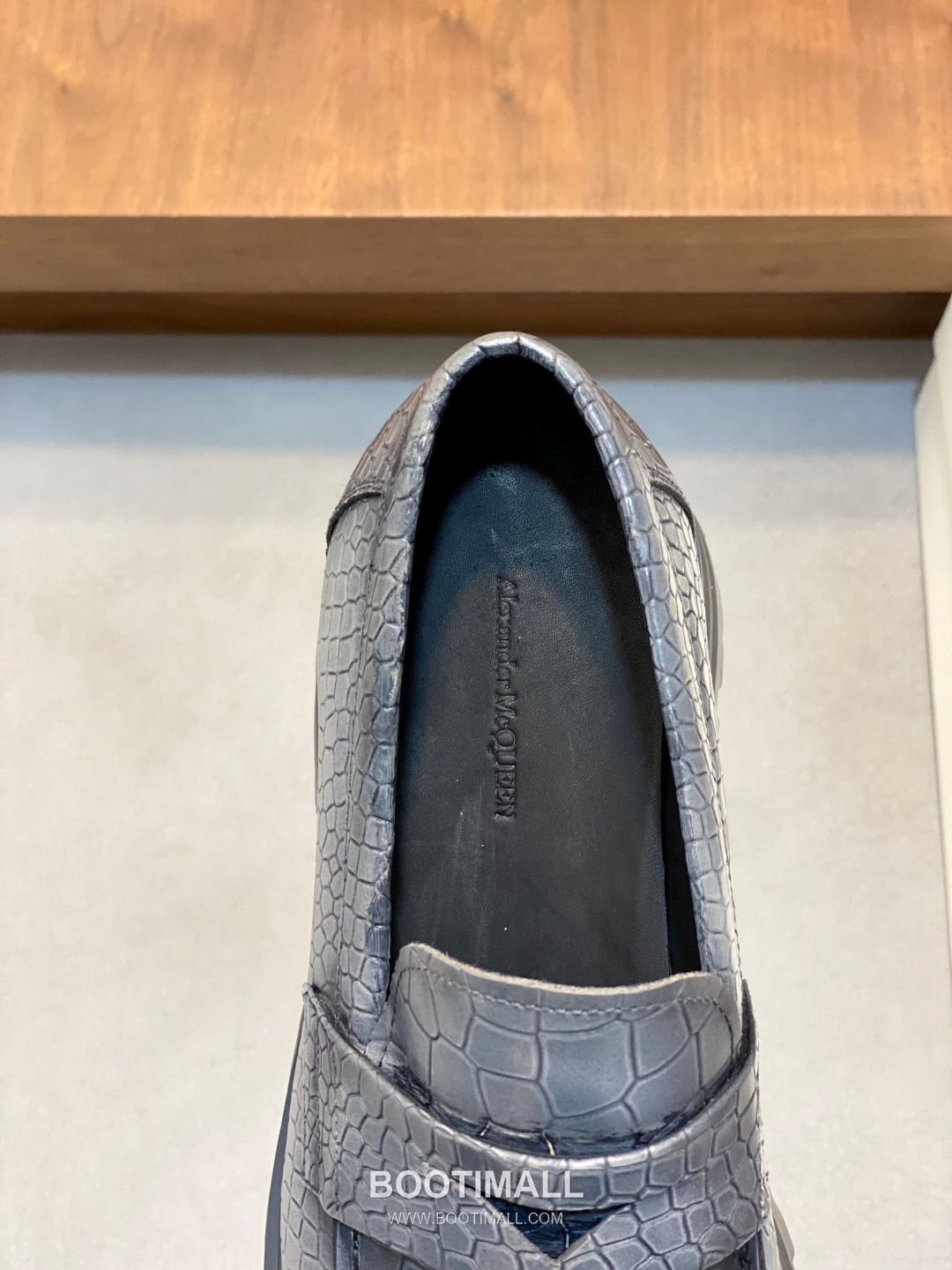 메종마르지엘라 송아지가죽 스테이플디테일 블랙 로퍼 Maison Margiela Calfskin Staple Detail Black Loafers 7