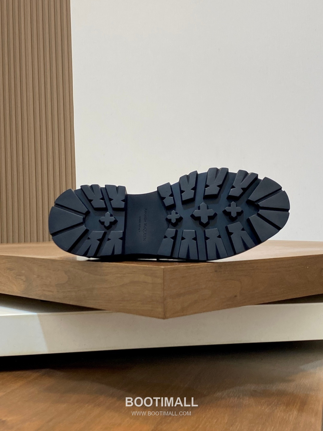 메종마르지엘라 송아지가죽 스테이플디테일 블랙 로퍼 Maison Margiela Calfskin Staple Detail Black Loafers 9