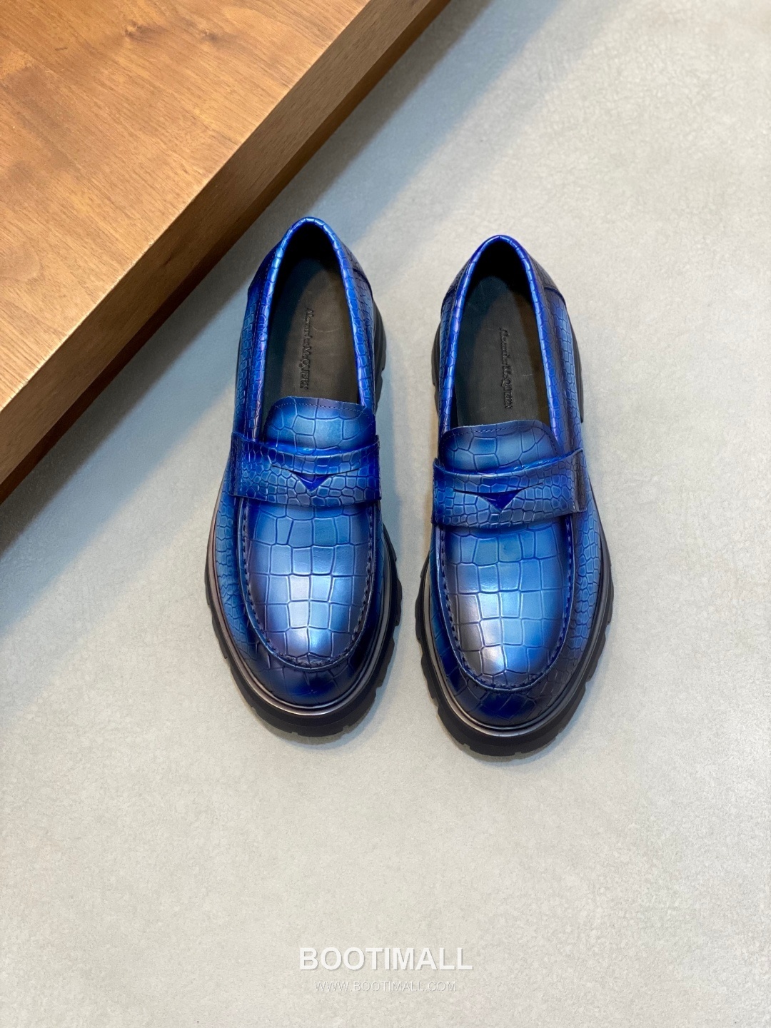 메종마르지엘라 송아지가죽 스테이플디테일 블랙 로퍼 Maison Margiela Calfskin Staple Detail Black Loafers 1