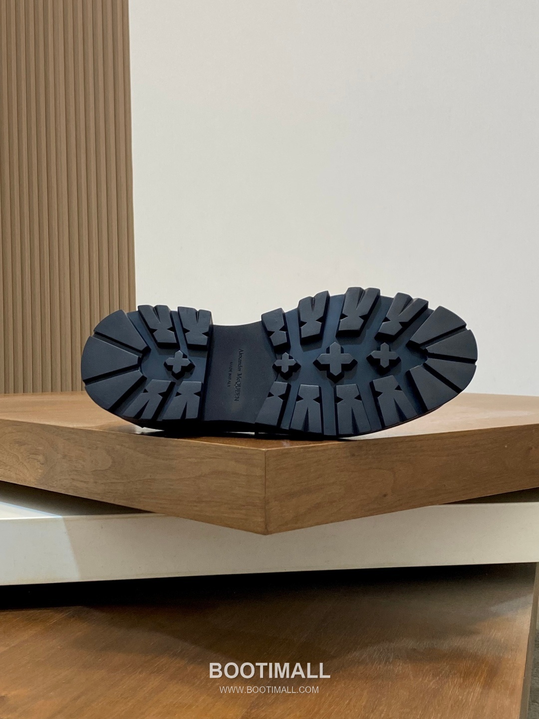 메종마르지엘라 송아지가죽 스테이플디테일 블랙 로퍼 Maison Margiela Calfskin Staple Detail Black Loafers 9