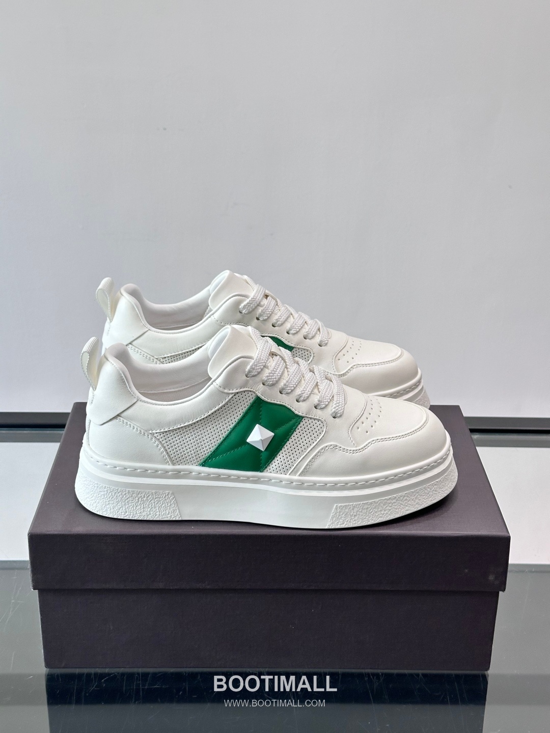 발렌티노 송아지가죽 펀칭디테일 플랫폼 화이트 스니커즈 Valentino Calfskin Perforated Detail Platform White Sneakers 5cm 1