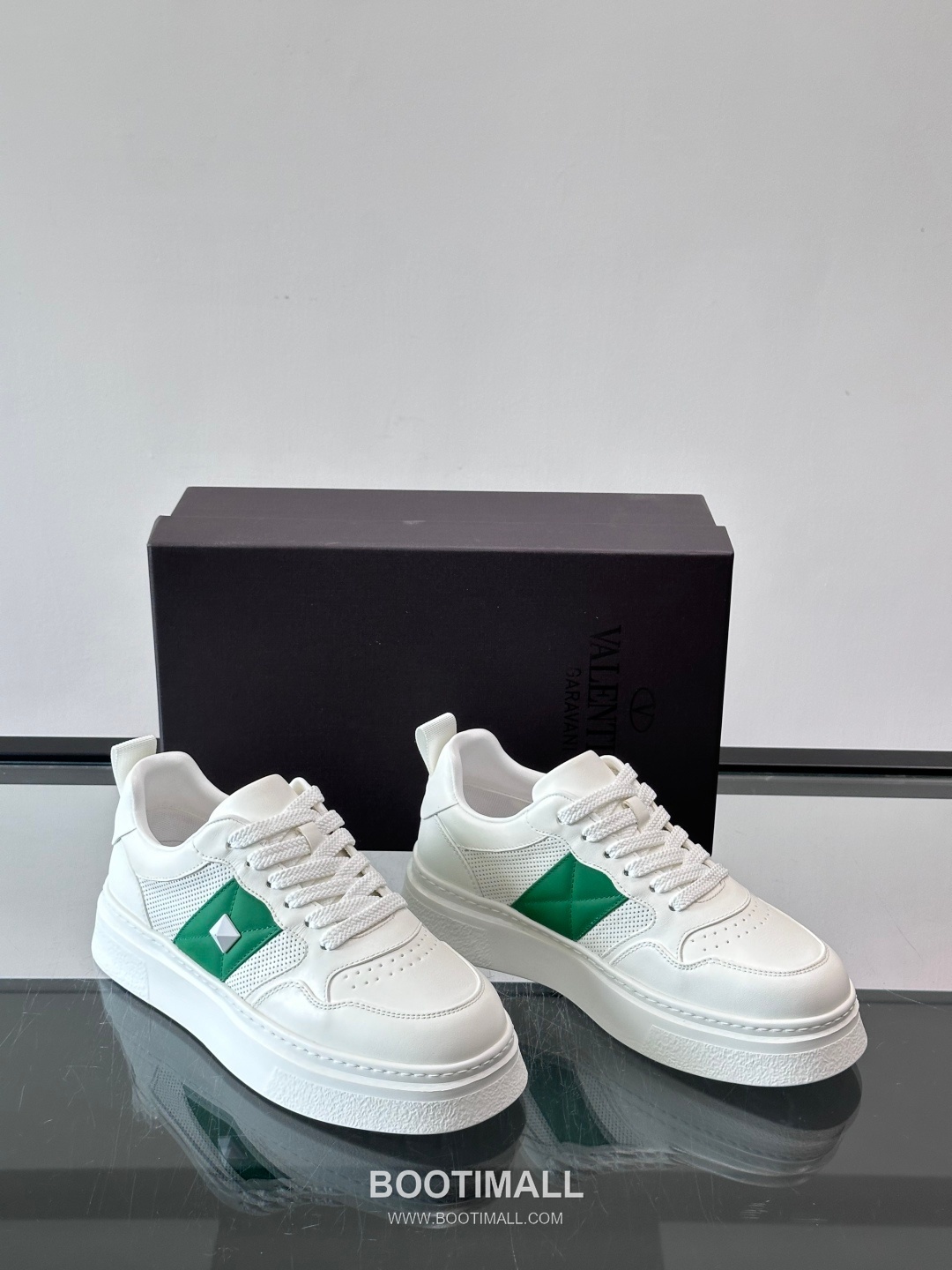 발렌티노 송아지가죽 펀칭디테일 플랫폼 화이트 스니커즈 Valentino Calfskin Perforated Detail Platform White Sneakers 5cm 5